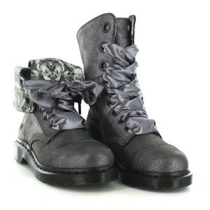 Doc Martens AIMILIE Triumph Metallic Grey Boots